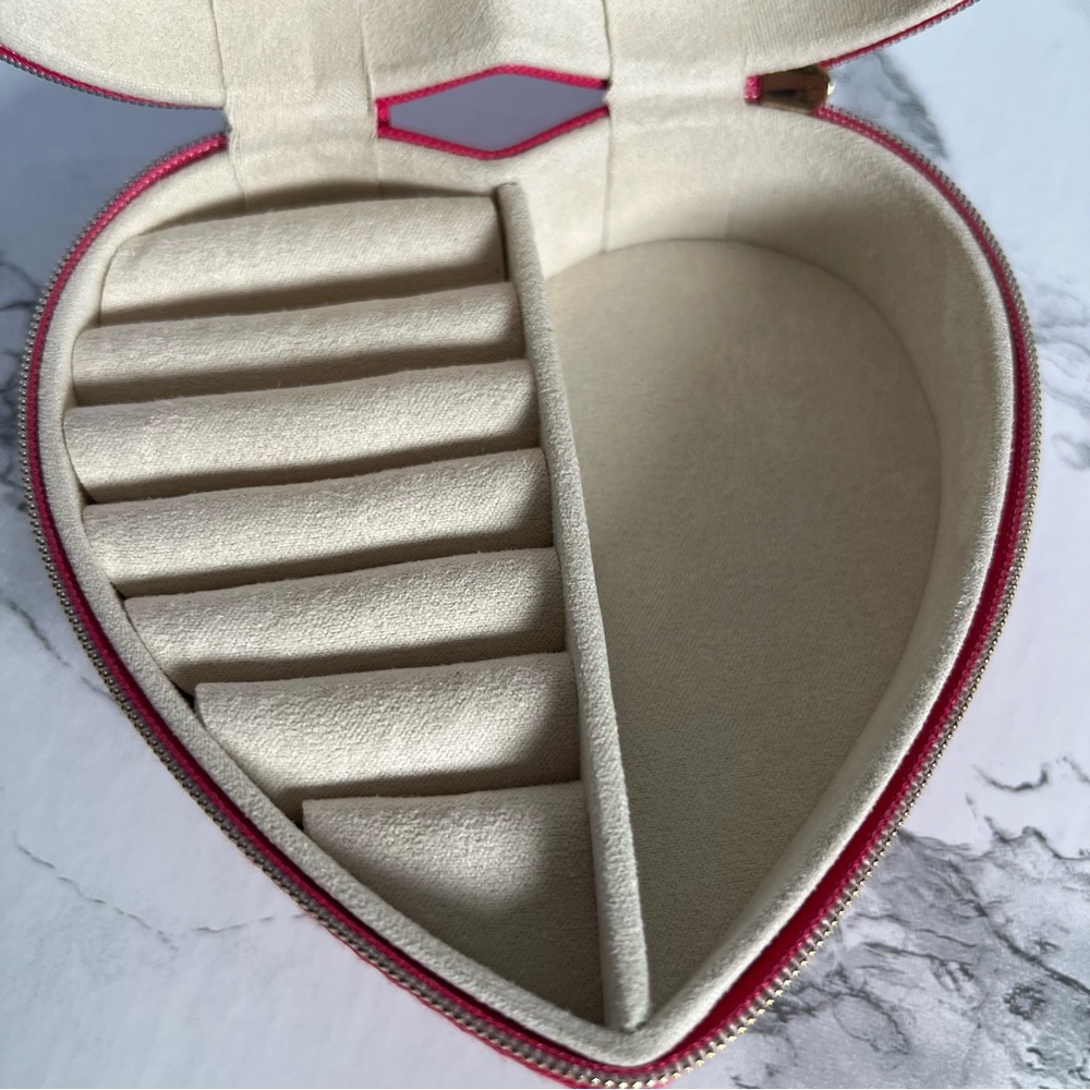 Kendra Scott Heart Jewelry Case in Hot Pink - Picture 9 of 12